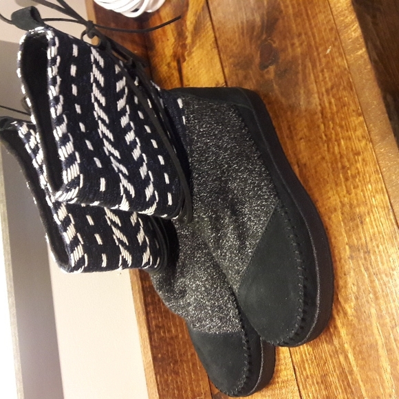 Toms Shoes - MAKE OFFER- Toms Boots